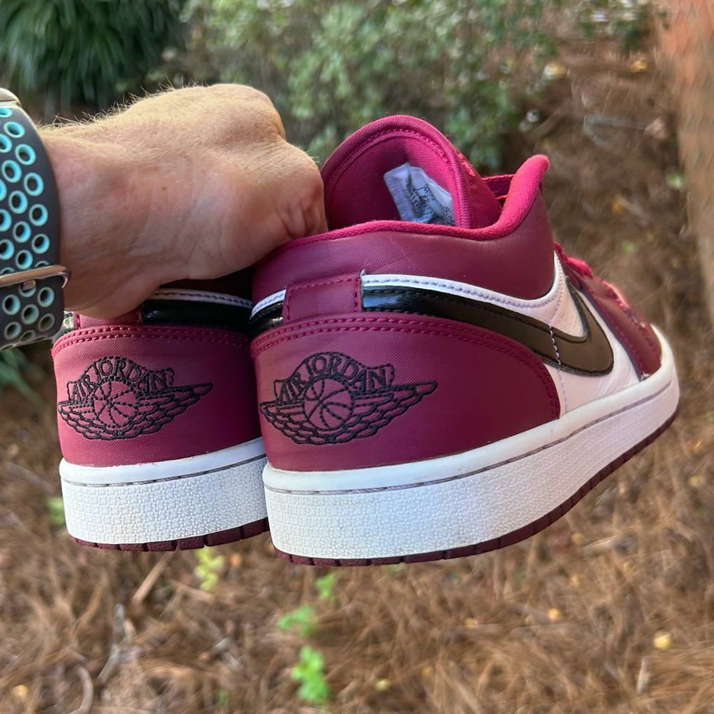 Nike “AIR JORDAN 1 “Noble Red” Men’s size 8.5 Sneakers RARE FIND !! 💰💰 - Picture 14 of 16